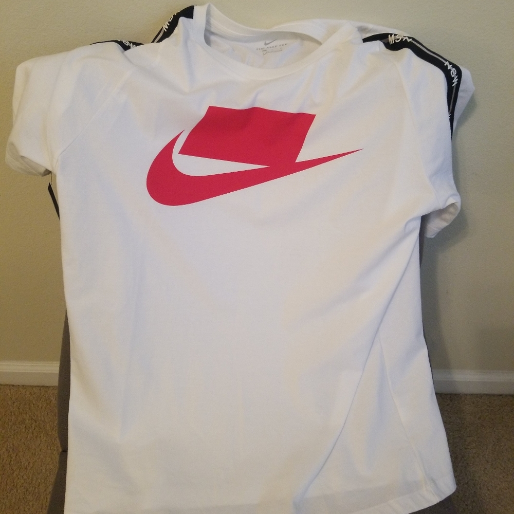 Nike T Shirt